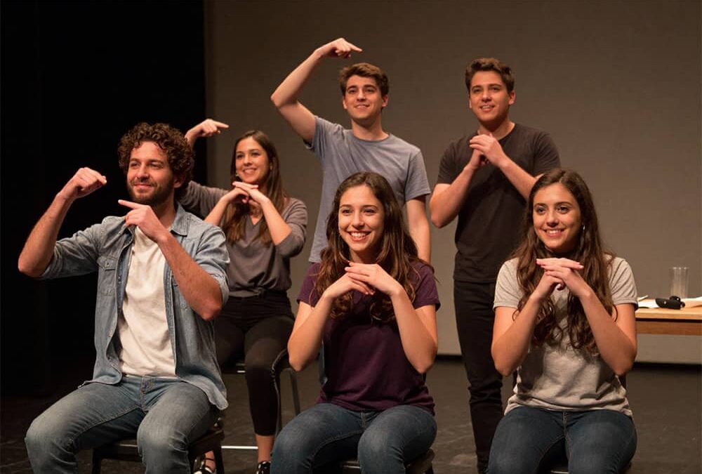Cómo el teatro puede ayudar a los jóvenes a ganar autoestima y confianza