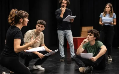 ¿Qué se aprende realmente en un curso de teatro? De la técnica a la transformación personal